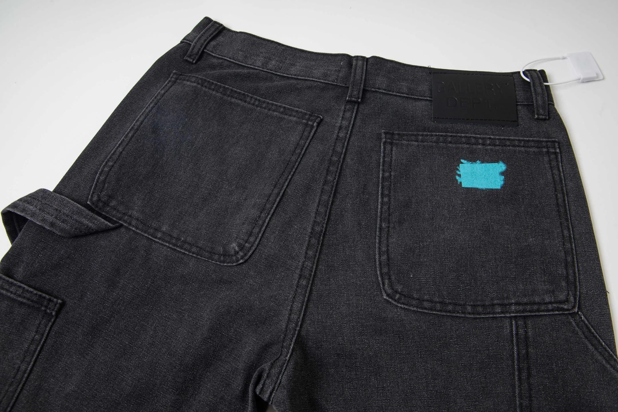 💰240 GALLERY DEPT spliced ​​ink-washed jeans, truly restoring the ultimate texture of Vintage, three-dimensional version, loose and comfortable, not picky about the figure, taller and slimmer, factory-made, original quality control, same style for men and women, can be matched with couples, versatile recommendation, must-have jeans for all seasons, fashionistas have been disappointed. From the quality selection of fabrics, the tailoring of details, and the matching of patterns, they are all impeccable! The upper body is so handsome when worn...it can be easily worn by men, women and children! The craftsmanship is made of heavy-duty washed pure cotton denim fabric. After washing, it is soft and thick. It is very stylish when worn on the body. Style number: 1800# Color: black Size: 28 30 32 34 36